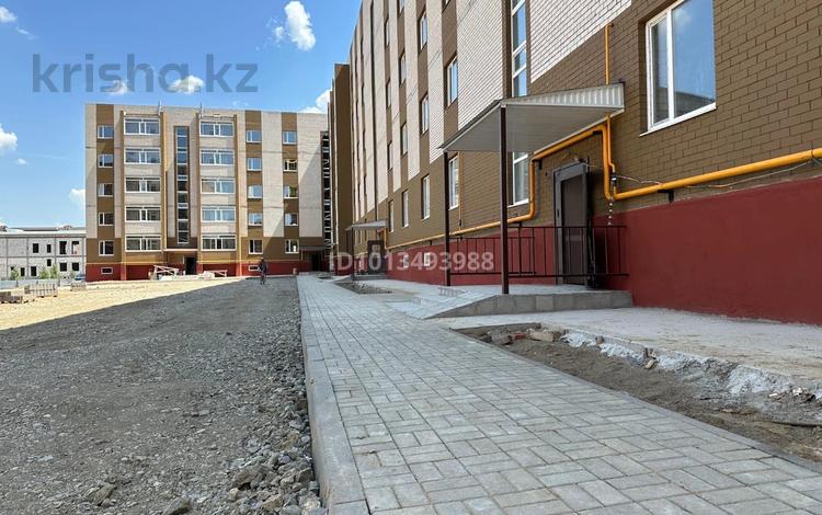 2-бөлмелі пәтер · 72.2 м² · 4/5 қабат, мкр. Алтын орда 12 К — Рядом ресторан 1001 Тун, бағасы: 27.5 млн ₸ в Актобе — фото 2