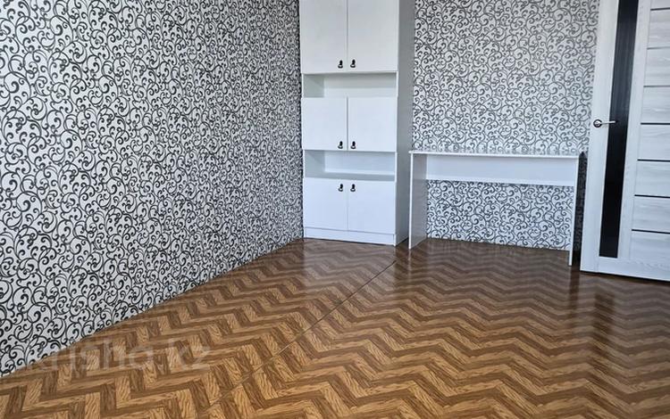 2-комнатная квартира · 63 м² · 7/9 этаж, мкр Кунаева за 18 млн ₸ в Уральске — фото 2