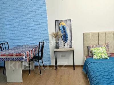 1-комнатная квартира, 40 м², 4/10 этаж посуточно, мкр Аксай-5 за 13 000 〒 в Алматы, Ауэзовский р-н