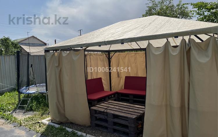 Часть дома · 4 комнаты · 82 м² · 8.2 сот., мкр Новый Город, Пригородная 34 — 32 квартал, Терешковой за 35 млн 〒 в Караганде, Казыбек би р-н — фото 4