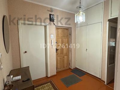 Пәтерлер в Жамбылской обл.: 3-бөлмелі пәтер · 60.5 м² · 3/5 қабат, 3мкр 13 — Парк женис, бағасы: 26 млн 〒 3-бөлмелі пәтер · 60.5 м² · 3/5 қабат, 3мкр 13 — Парк женис, бағасы: 26 млн 〒 в Таразе