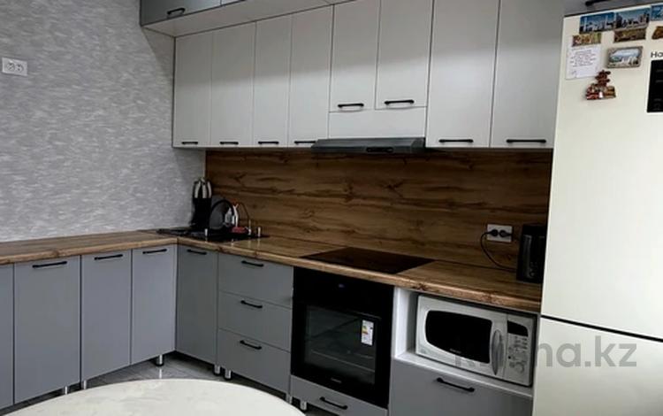 2-бөлмелі пәтер · 60 м² · 4/9 қабат, Муканова 84, бағасы: 32 млн ₸ в Караганде, Казыбек би р-н — фото 2