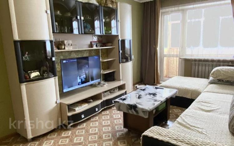 3-комнатная квартира · 62.3 м² · 4/5 этаж, Майкудук, 15й микрорайон за 13.5 млн ₸ в Караганде, Алихана Бокейханова р-н — фото 2