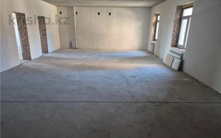 3-бөлмелі пәтер · 111.1 м² · 3/5 қабат, Юго-Восток ш/а., Республики, бағасы: 48 млн ₸ в Караганде, Казыбек би р-н — фото 2