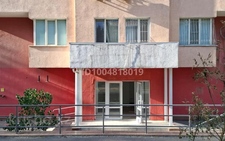 Свободное назначение, офисы, магазины и бутики, салоны красоты, медцентры и аптеки, образование, развлечения, кабинеты и рабочие места, студии · 140 м² за 1.6 млн 〒 в Алматы, Бостандыкский р-н — фото 23