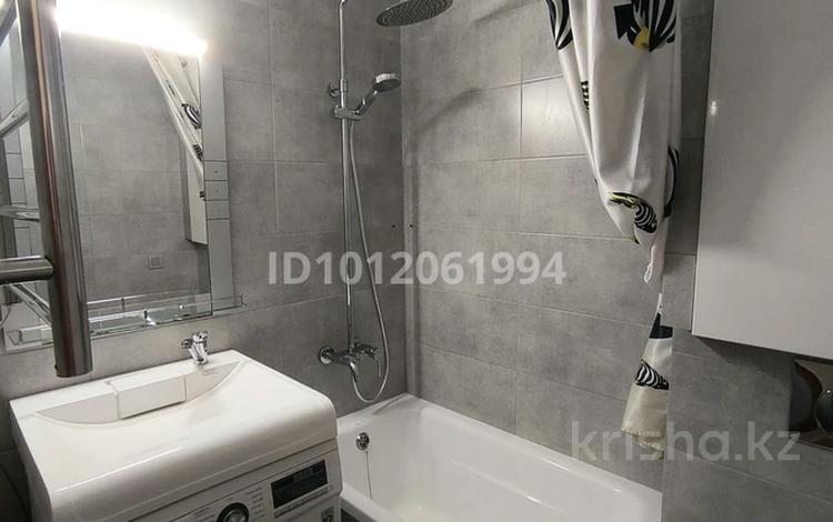 1-комнатная квартира · 33 м² · 5/5 этаж, ул. Бурова 12 за 160 000 ₸ в Усть-Каменогорске, Ульбинский — фото 2