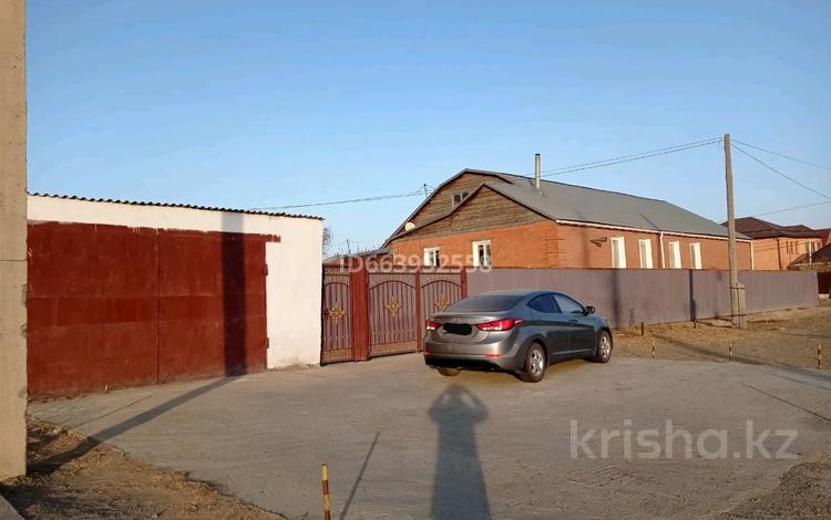 Отдельный дом • 4 комнаты • 212 м² • 10 сот., М.Токатова 17 за 55 млн 〒 в Атырау — фото 2
