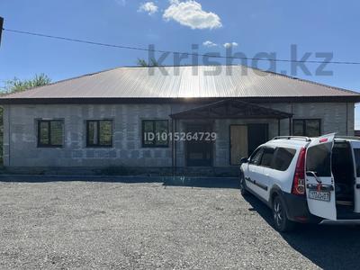 Дүкендер мен бутиктер, қоғамдық тамақтану орны · 180 м², бағасы: 52 млн ₸ в Уральске