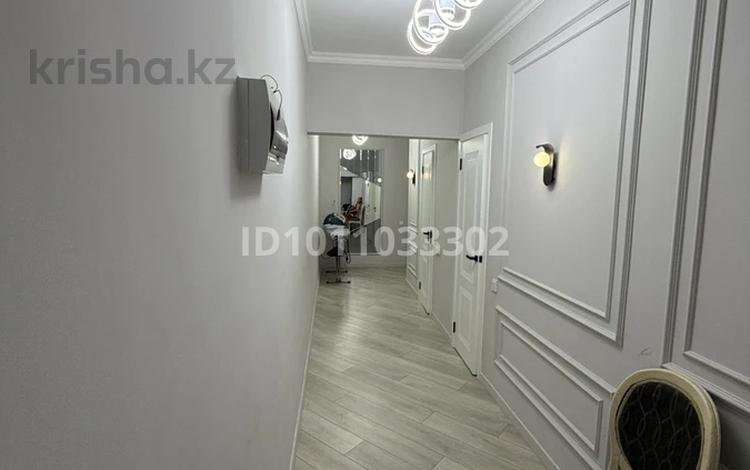 2-бөлмелі пәтер · 60 м² · 1/9 қабат, мкр Акбулак, Чуланова 139, бағасы: 42 млн ₸ в Алматы, Алатауский р-н — фото 2