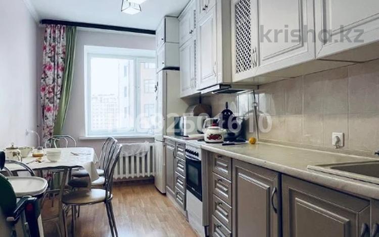 3-комнатная квартира, 80 м², 4/5 этаж, мкр Комсомольский, А. Бокейхан 21/1