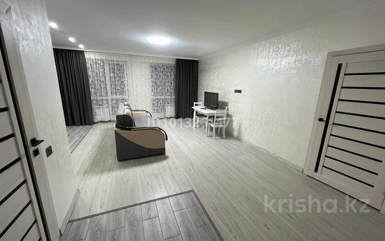 2-комнатная квартира · 65 м² · 4/10 этаж, Сейфуллина 51/30 за 300 000 ₸ в Алматы, Турксибский р-н — фото 2