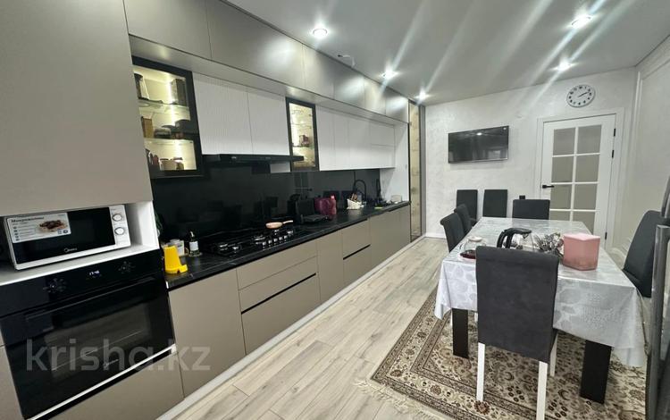 4-комнатная квартира · 134.7 м² · 4/9 этаж, мкр. Алтын орда за 53.9 млн ₸ в Актобе — фото 2