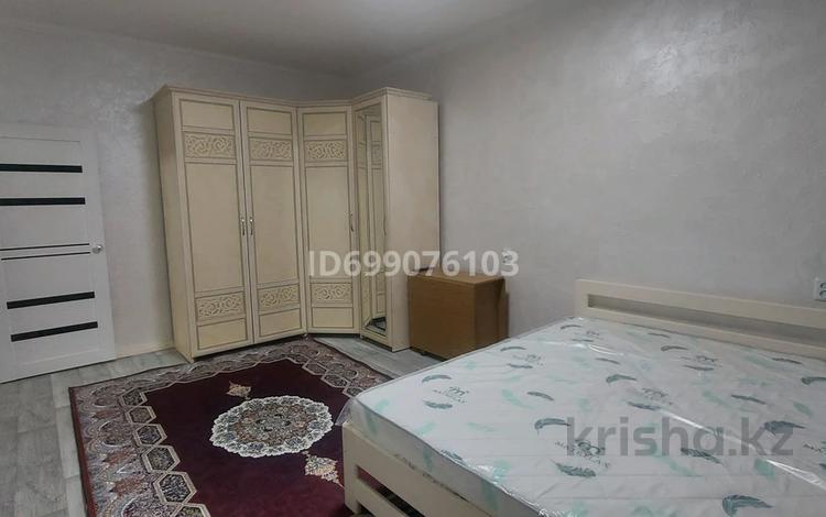 1-бөлмелі пәтер · 42 м² · 2/5 қабат, мкр Аксай-3 8, бағасы: 220 000 ₸ в Алматы, Ауэзовский р-н — фото 2