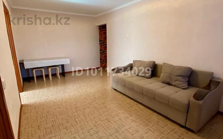 4-комнатная квартира · 63 м² · 2/5 этаж, ул. Сабита Муканова 4 за 23 млн ₸ в Караганде, Казыбек би р-н — фото 2