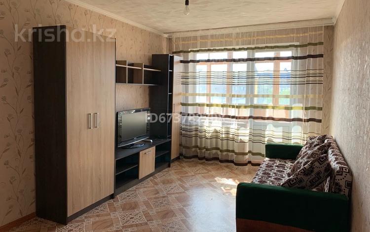 1-комнатная квартира, 58 м², 4/5 этаж помесячно, 4 мкр 40 за 85 000 〒 в Талдыкоргане — фото 2