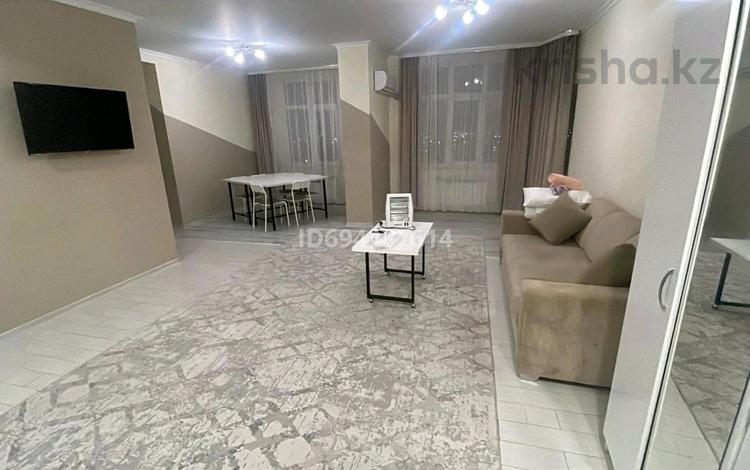 3-комнатная квартира · 85 м² · 17/19 этаж, 7А мкр 21 за 25 000 ₸ в Актау — фото 11