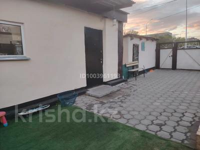 Отдельный дом · 4 комнаты · 85 м² · 10 сот., Майкудук, Ужгородская 1 — Бабушкина за 220 000 〒 в Караганде, Алихана Бокейханова р-н