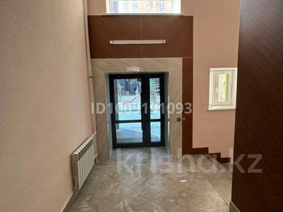 2-бөлмелі пәтер · 90 м² · 10/10 қабат, мкр. Алтын орда, Санкибай батыра 40в — Продается шикарная 2 х комнатная квартира, сзади ГИПЕРМАРКЕТ ДИНА, на 10 этаже, кухня студия, со свежим ремонтом, 2 лоджия, место расположение шикарное, рядом Дару и многое , квартира понравится 100 процентов в кредите, бағасы: 30 млн ₸ в Актобе