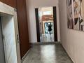 2-бөлмелі пәтер · 90 м² · 10/10 қабат, мкр. Алтын орда, Санкибай батыра 40в — Продается шикарная 2 х комнатная квартира, сзади ГИПЕРМАРКЕТ ДИНА, на 10 этаже, кухня студия, со свежим ремонтом, 2 лоджия, место расположение шикарное, рядом Дару и многое , квартира понравится 100 процентов в кредите, бағасы: 30 млн ₸ в Актобе — фото 2