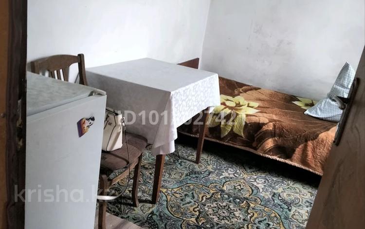1 бөлме · 17 м², Мартынова 18 — Школа 66, Максима, оптовика Саудакент, бағасы: 80 000 ₸ в Алматы, Жетысуский р-н — фото 2
