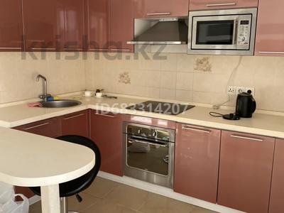 1-бөлмелі пәтер, 45 м², 3/15 қабат ай сайын, Ходжанова 76, бағасы: 320 000 〒 в Алматы, Бостандыкский р-н