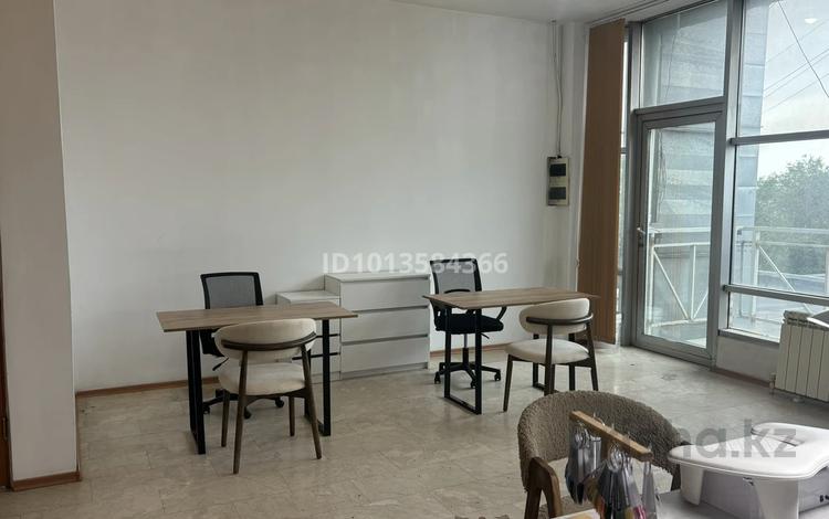 Салоны красоты, студии · 40 м² за 110 000 ₸ в Алматы, Алмалинский р-н — фото 2