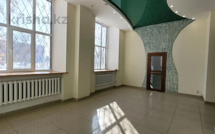 Свободное назначение, офисы, магазины и бутики, медцентры и аптеки, образование, развлечения, кабинеты и рабочие места · 153 м² за 765 000 ₸ в Караганде, Казыбек би р-н — фото 2