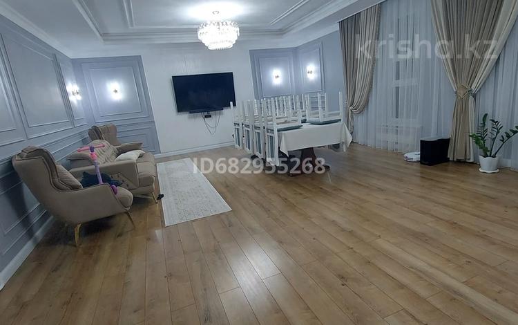 Отдельный дом • 6 комнат • 250 м² • 10 сот., Кенесары хана 3/1 за 48 млн 〒 в Караоткеле — фото 2