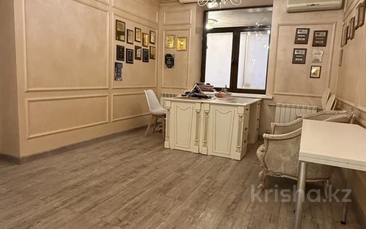 Свободное назначение, офисы, магазины и бутики, общепит, салоны красоты, фитнес и спорт, медцентры и аптеки, образование, развлечения, конференц-залы, кабинеты и рабочие места, студии · 45 м² за 900 000 〒 в Алматы, Бостандыкский р-н — фото 3
