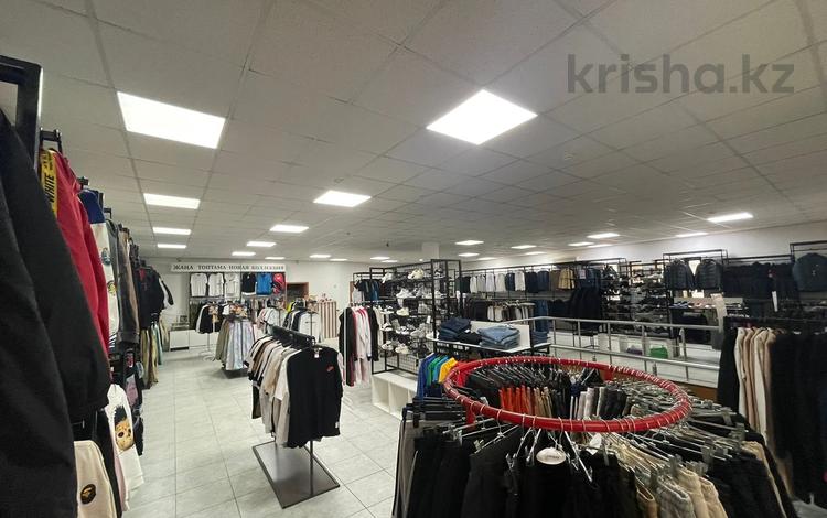 Магазин одежды и обуви, 200 м² за 35 млн 〒 в Атырау — фото 2