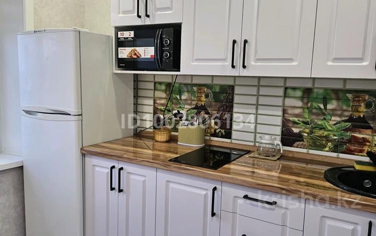2-комнатная квартира · 45 м² · 5/5 этаж, Абая 6 — На 21 квартал за 15 000 ₸ в Балхаше — фото 2
