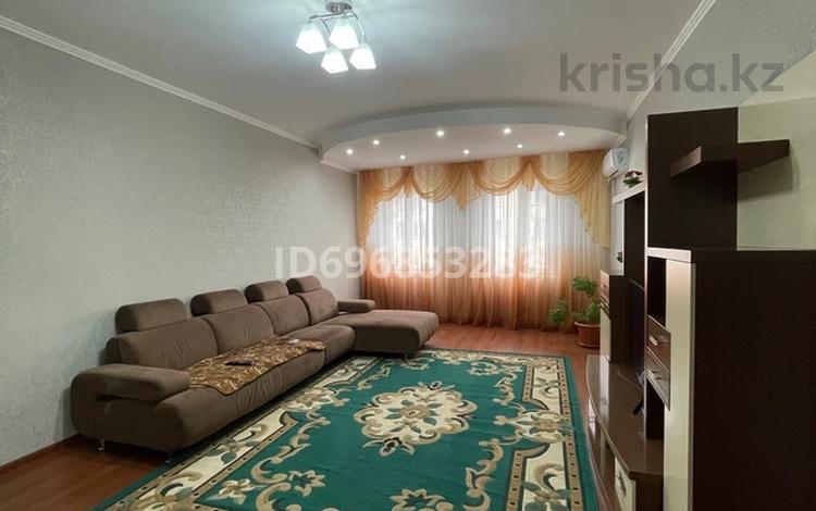 2-бөлмелі пәтер · 85 м² · 8/9 қабат, Жарбосынова — Площадь Исатая и Махамбета, бағасы: 300 000 ₸ в Атырау — фото 2