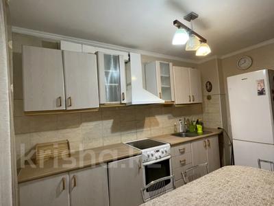 4-бөлмелі пәтер · 90 м² · 2/10 қабат, Казахстан 64 — Пл. Республики (г-м МиКен), бағасы: 350 000 ₸ в Усть-Каменогорске