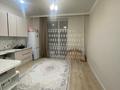 1-комнатная квартира · 43 м² · 5/5 этаж, Кенжина 1/1 блок А, Б — Ариста, мечеть Аль Машани за 24 млн ₸ в Караганде, Казыбек би р-н
