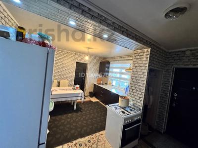 Продажа домов и дачи в Алматинской обл.: Отдельный дом · 3 комнаты · 80 м² · 6 сот., Аксу 10 — Каусар магазин за 20 млн 〒 Отдельный дом · 3 комнаты · 80 м² · 6 сот., Аксу 10 — Каусар магазин за 20 млн 〒 в Казцик