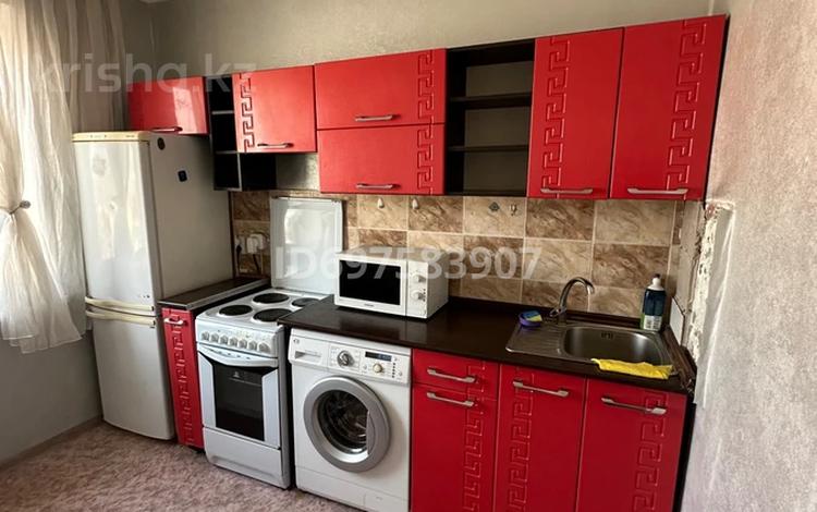 1-комнатная квартира · 38 м² · 10/10 этаж, мкр Юго-Восток, Мкр Гульдер 2 10 — Напротив 3 поликлиника, Магнум за 13.2 млн 〒 в Караганде, Казыбек би р-н — фото 2