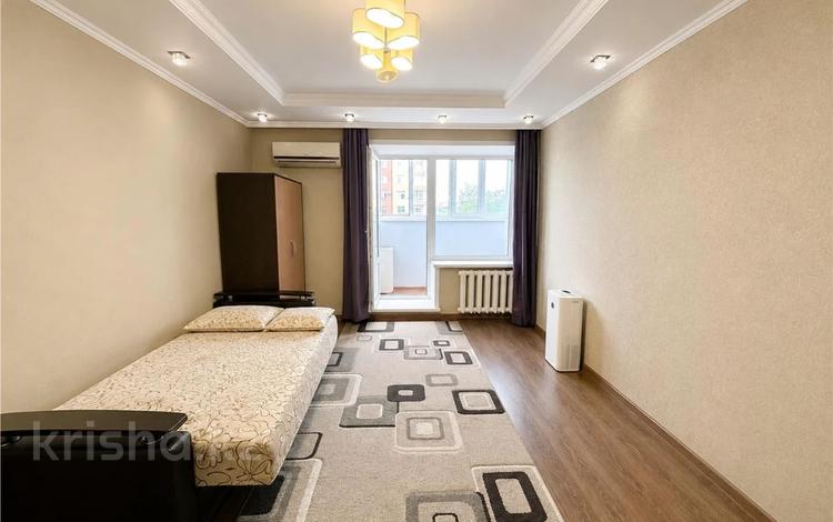 3-бөлмелі пәтер · 80.8 м² · 3/5 қабат, мкр Михайловка , Касыма Аманжолова 59, бағасы: 35 млн ₸ в Караганде, Казыбек би р-н — фото 2