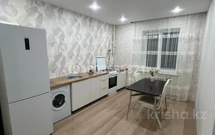 1-комнатная квартира · 65 м² · 1/9 этаж, 10 25 за 140 000 ₸ в Аксае — фото 2