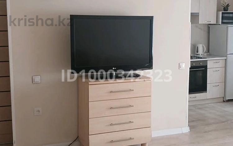 1-комнатная квартира · 38 м² · 1/5 этаж, мкр Новый Город, Ермекова 43 — Ермекова, ержанова за 8 000 ₸ в Караганде, Казыбек би р-н — фото 2