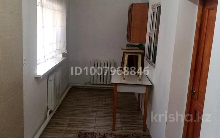 Отдельный дом · 2 комнаты · 53 м² · 2.5 сот., Старый город, Гарнизонная 32 — Через дорогу мечеть. за 95 000 〒 в Актобе — фото 2