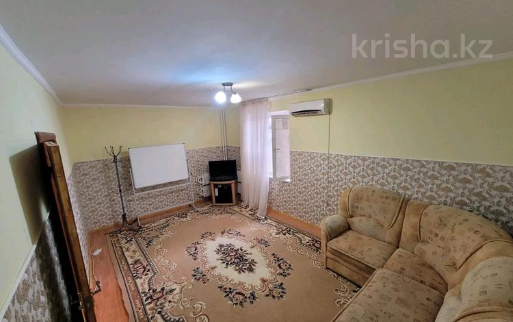 1-комнатная квартира, 50 м², 3/5 этаж помесячно, 15-й мкр 26