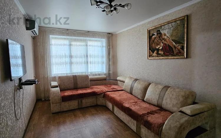 2-комнатная квартира · 53 м² · 4/5 этаж, мкр Кунаева за 130 000 ₸ в Уральске — фото 2
