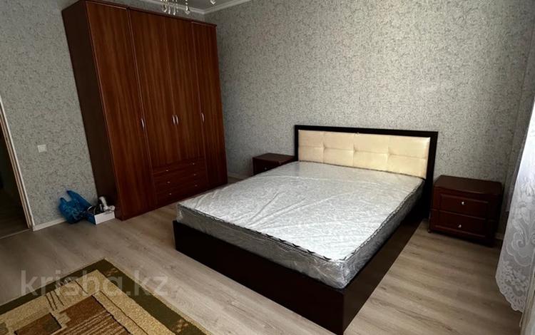 3-комнатная квартира, 80 м², 1/7 этаж помесячно, Акжайык 69/40