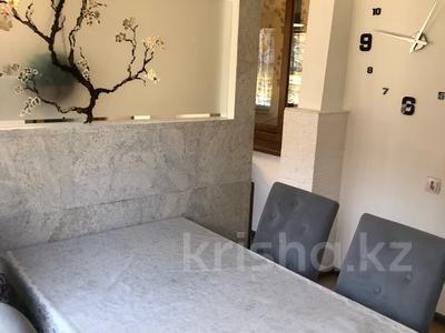 Аренда квартир в Алматы: 3-комнатная квартира · 96 м² · 1/3 этаж · помесячно, мкр Самал-3 — Достык Чайкиной за 450 000 〒 3-комнатная квартира · 96 м² · 1/3 этаж · помесячно, мкр Самал-3 — Достык Чайкиной за 450 000 〒 в Алматы, Медеуский р-н