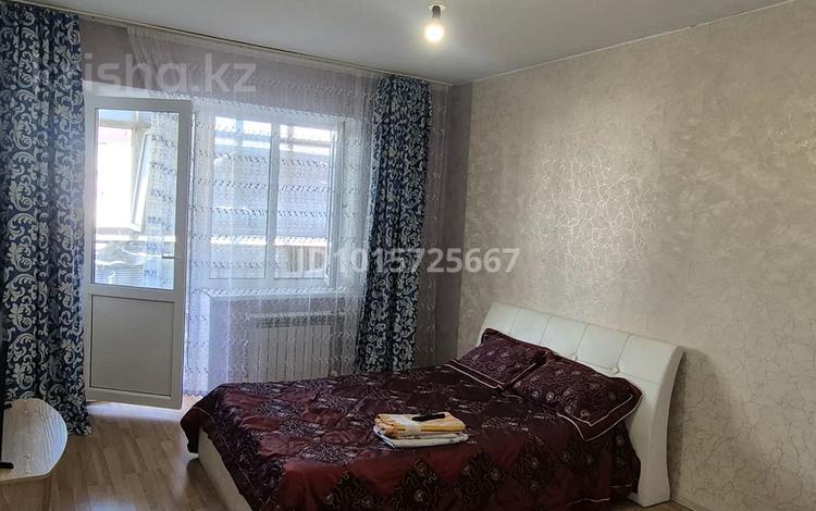 1-бөлмелі пәтер · 60 м² · 3/9 қабат, 10 микрорайон 24 — Больницы, бағасы: 8 000 ₸ в Аксае — фото 2