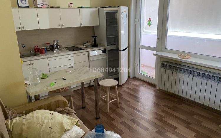 1-комнатная квартира · 50 м² · 16/16 этаж, мкр. Алмагуль 19 за 15 млн 〒 в Атырау — фото 2
