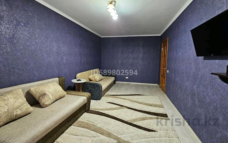 2-комнатная квартира, 50 м², 6/9 этаж посуточно, Жабаева 154 — Муканова за 17 000 〒 в Петропавловске — фото 2