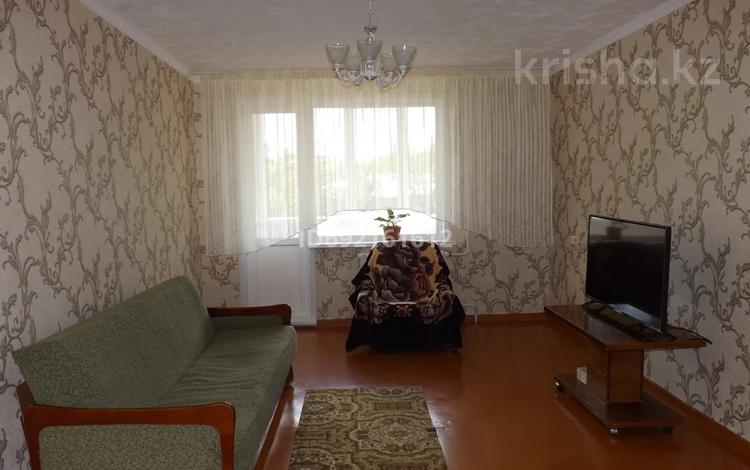 3-комнатная квартира, 62 м², 3/5 этаж, Космонавтов за 24 млн 〒 в Риддере — фото 2