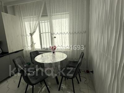 2-бөлмелі пәтер · 60 м² · 2/6 қабат, Исенова — Рядом обл акимат, бағасы: 400 000 ₸ в Атырау