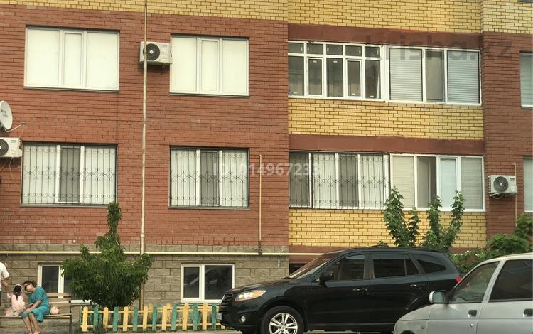 3-бөлмелі пәтер · 75 м² · 1/9 қабат, Нұрсая ш/а. 112 — Возле школы #38, бағасы: 29 млн ₸ в Атырау, мкр Нурсая — фото 17